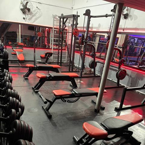Foto da estrutura da Hommer Fitness 48