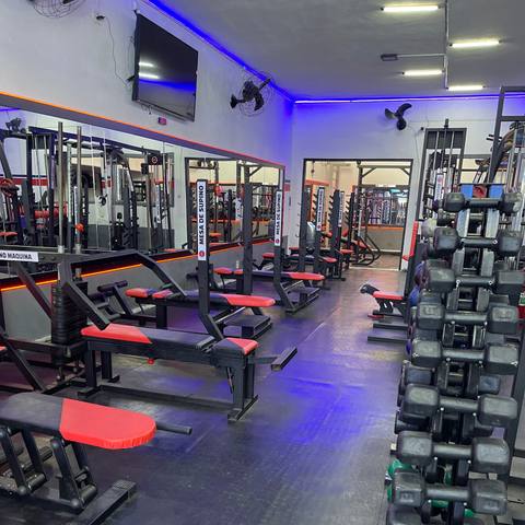 Foto da estrutura da Hommer Fitness 61
