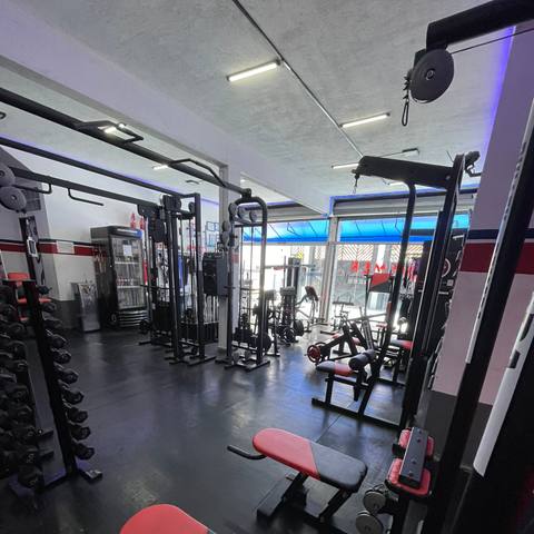 Foto da estrutura da Hommer Fitness 67