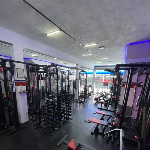 Foto da estrutura da Hommer Fitness 66