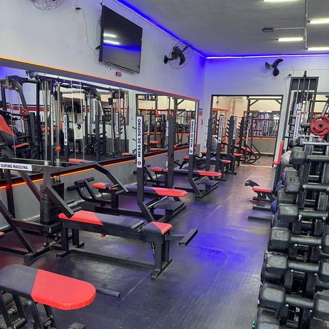 Foto da estrutura da Hommer Fitness 64