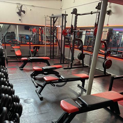Foto da estrutura da Hommer Fitness 68