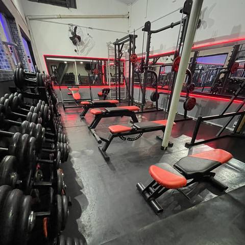 Foto da estrutura da Hommer Fitness 25